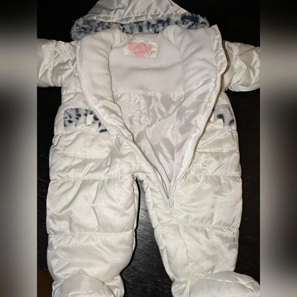 London Fog Baby Girl Snow Suit Size 6-9M. EUC